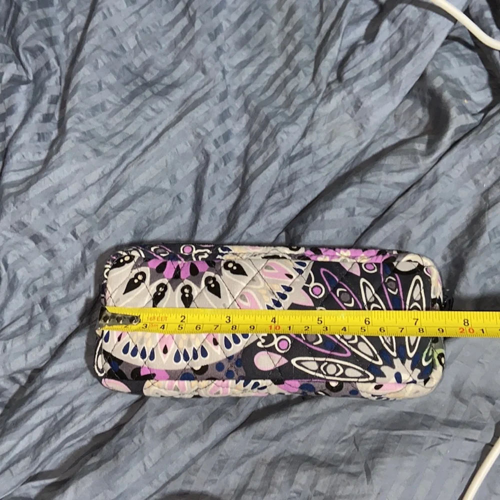 EUC Vera Bradley makeup bag. Zip closure